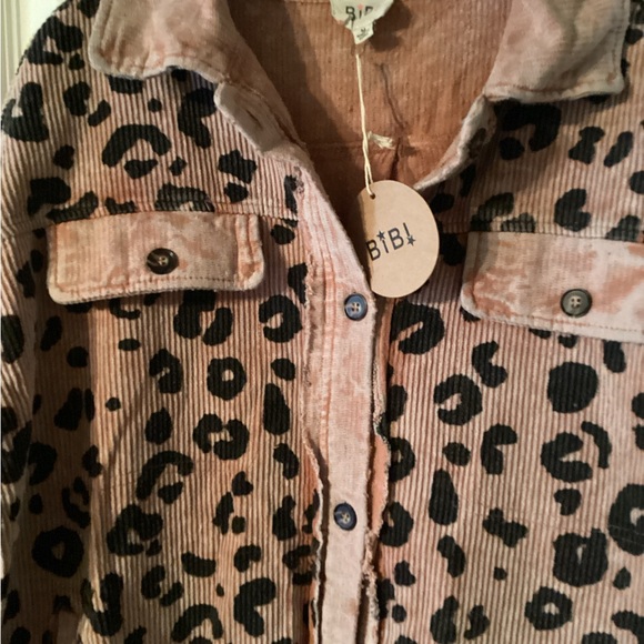 Shacket - Picture 3 of 3